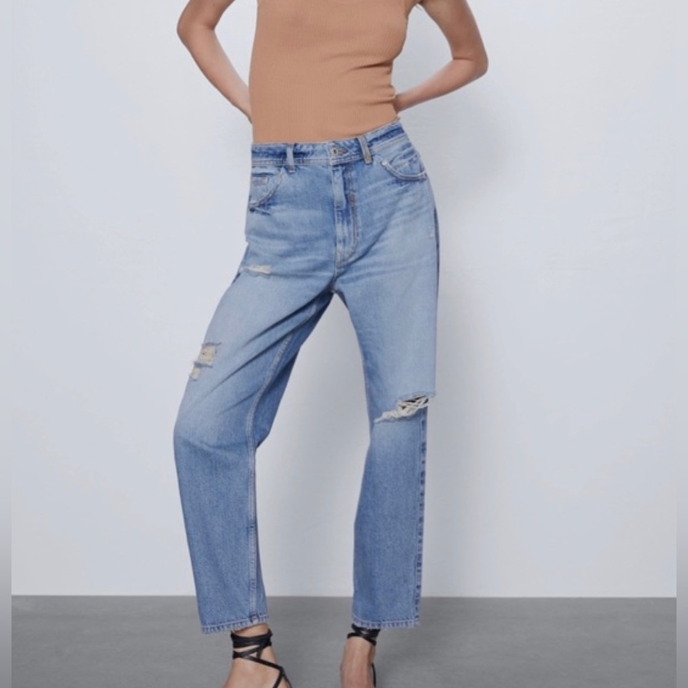 Zara Straight Leg‎ Relaxed High Rise Jeans with Destruction Size 4